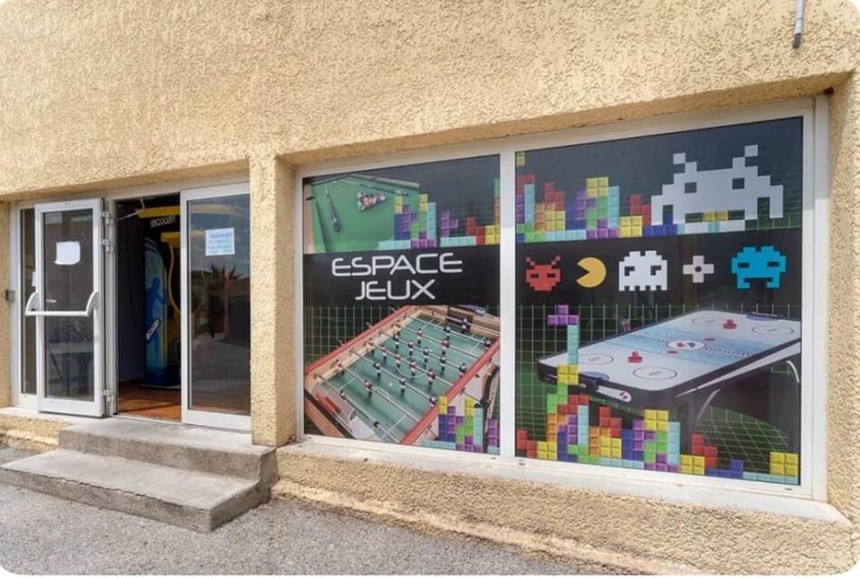 Camping Montana Parc 5 étoiles Campground/ 
RV Resort in Roquebrune-sur-Argens