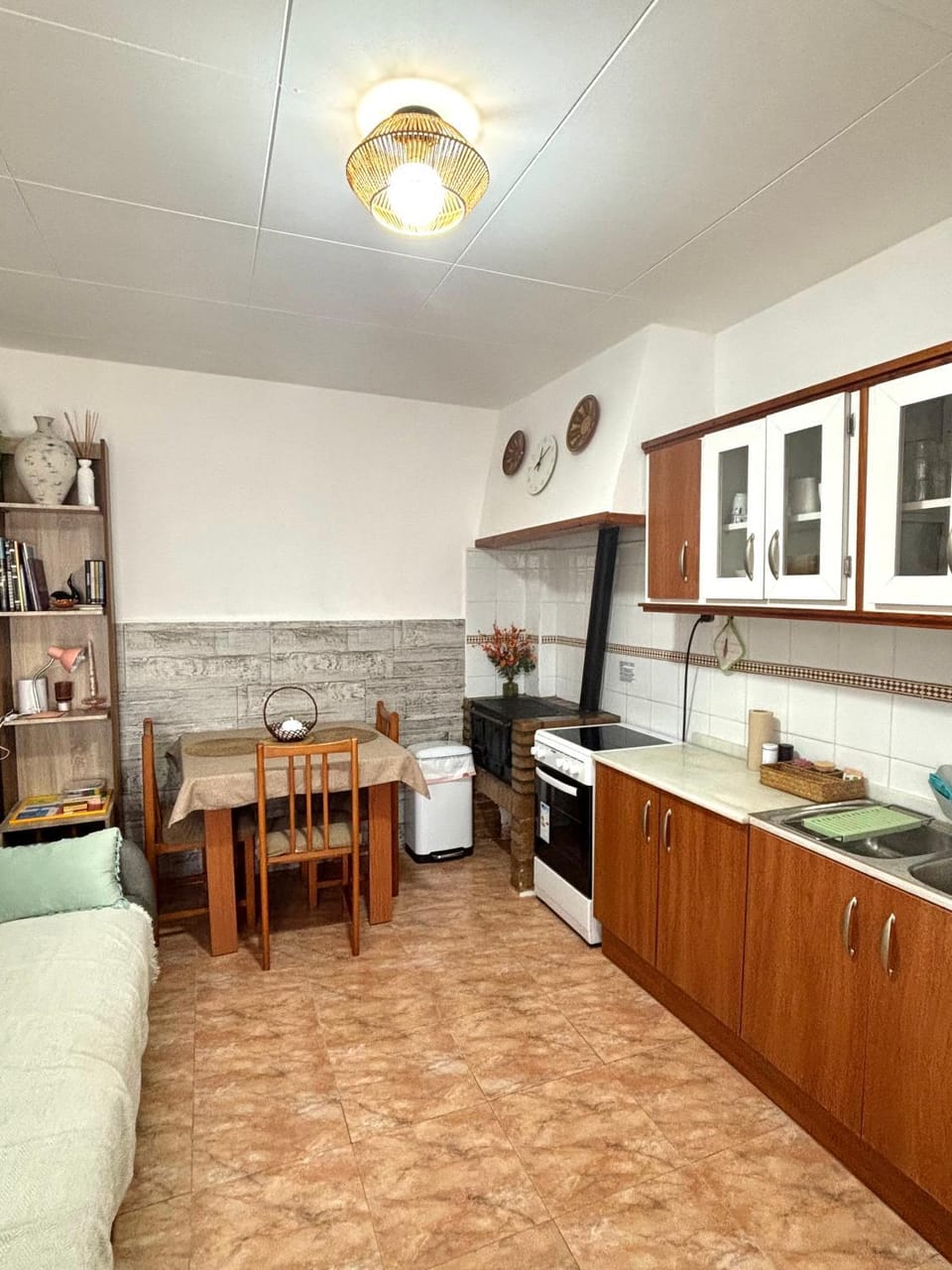 Kitchen or kitchenette, Dining area, stove