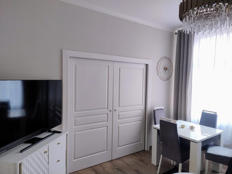 Seating area, Evening entertainment, Bedroom