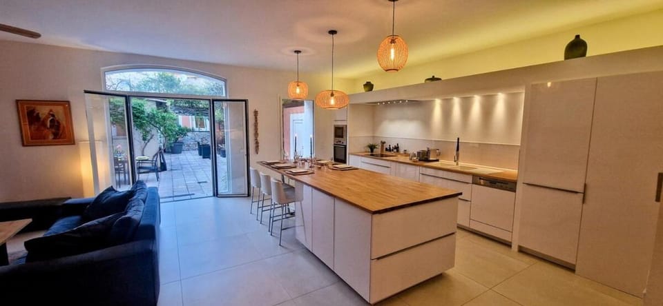 ESPRIT LOFT, Appartement d'Exception, 3 chambres, Jardin au Centre Ville, Climatisation Apartment in Occitanie