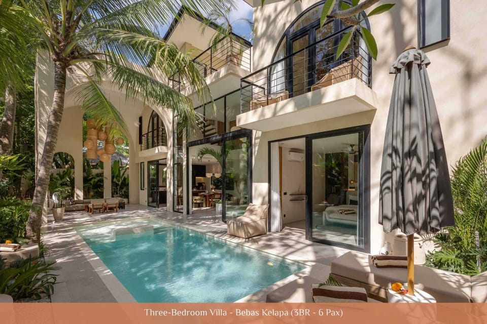 Property building, Patio, Pool view, sunbed