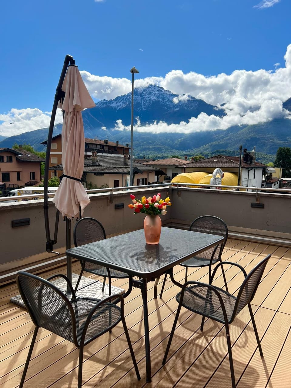 View (from property/room), Balcony/Terrace, Mountain view