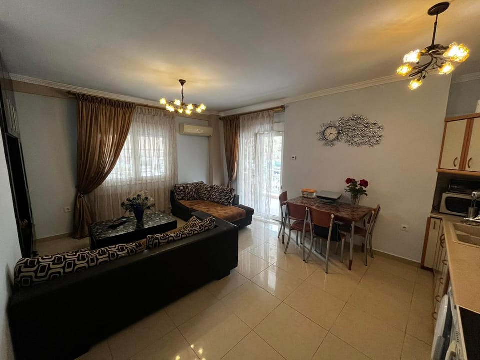 Kitchen or kitchenette, Seating area, Dining area