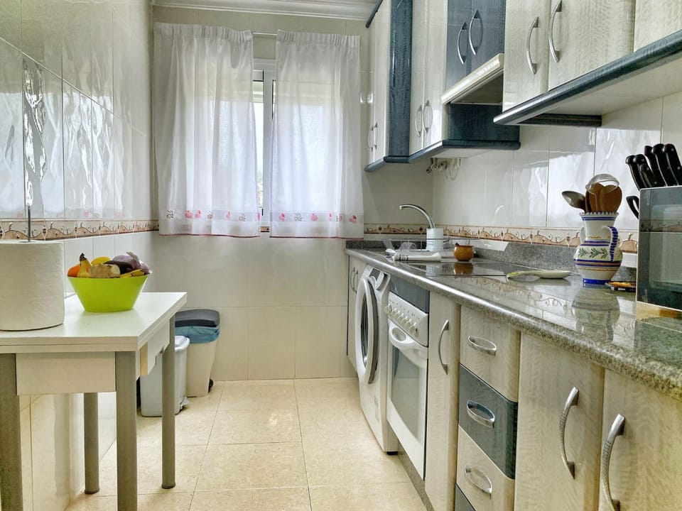 Kitchen or kitchenette, oven
