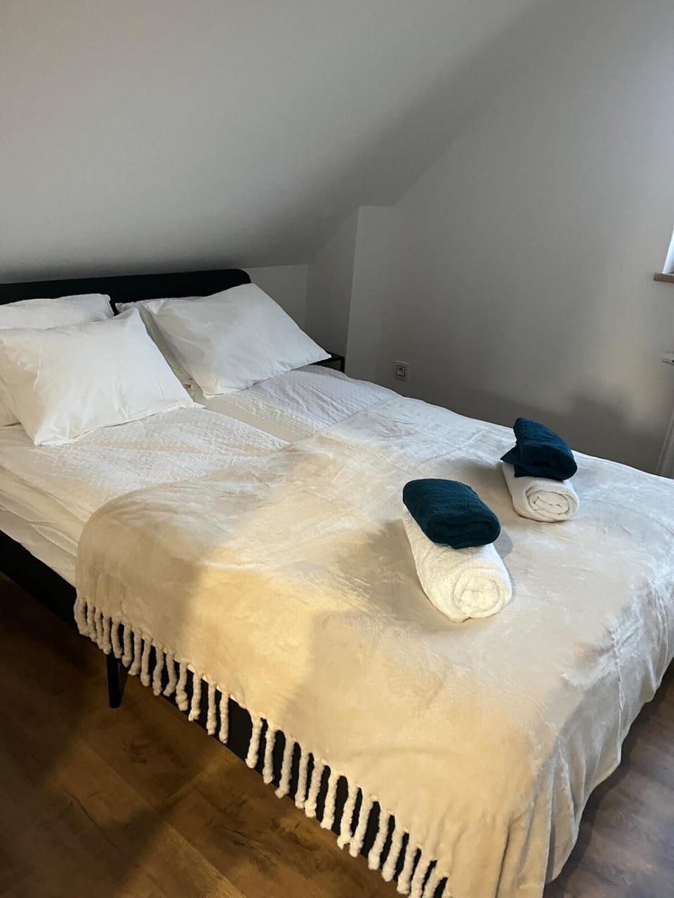 Bed, Photo of the whole room, Bedroom, towels