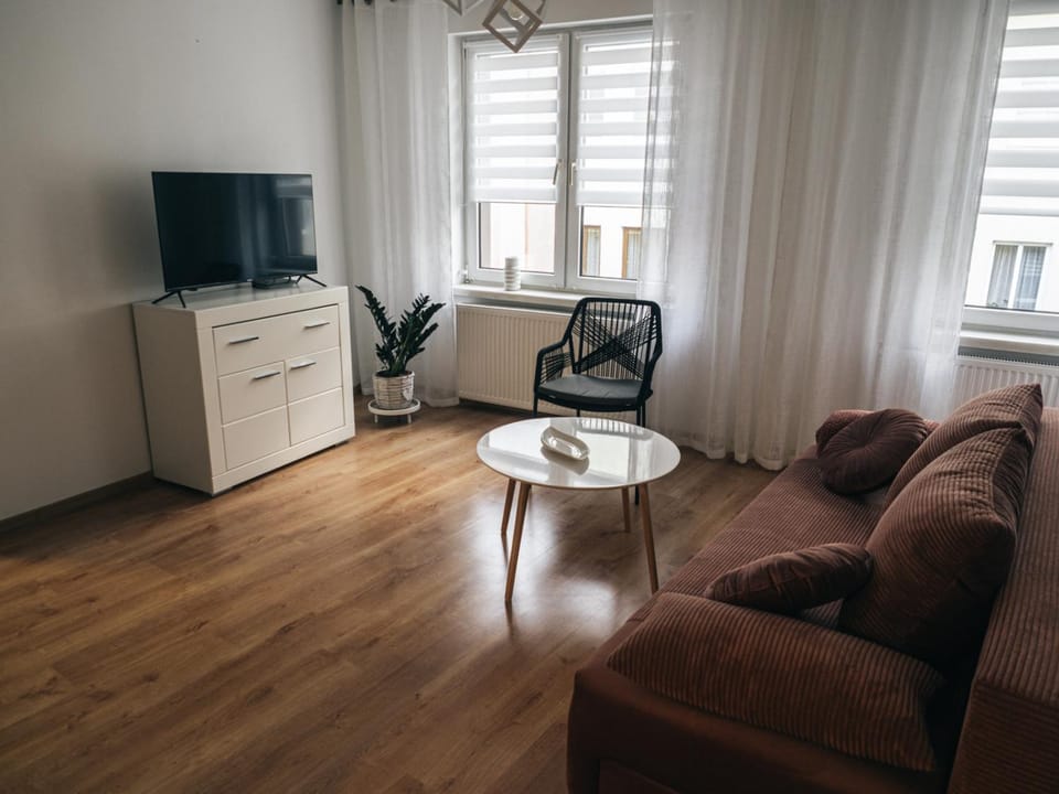 Communal lounge/ TV room, TV and multimedia, Living room, Seating area, Evening entertainment