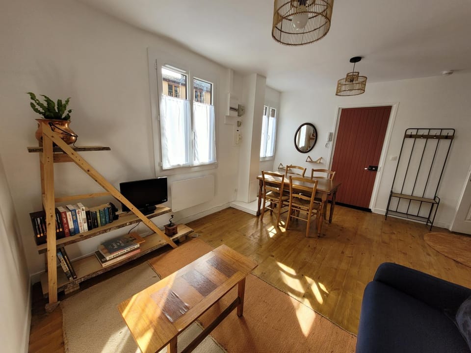 Living room, Dining area
