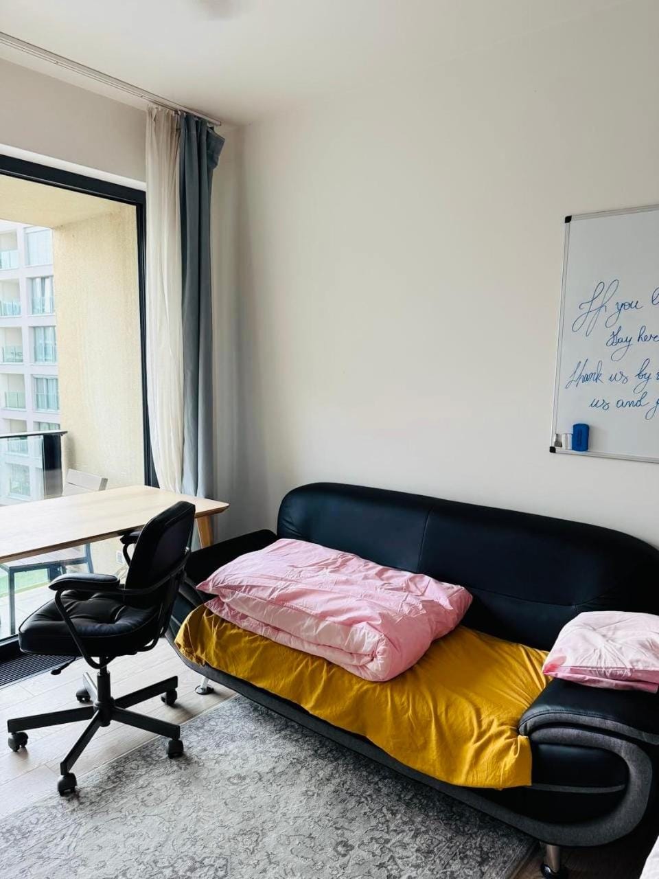Bed, Seating area