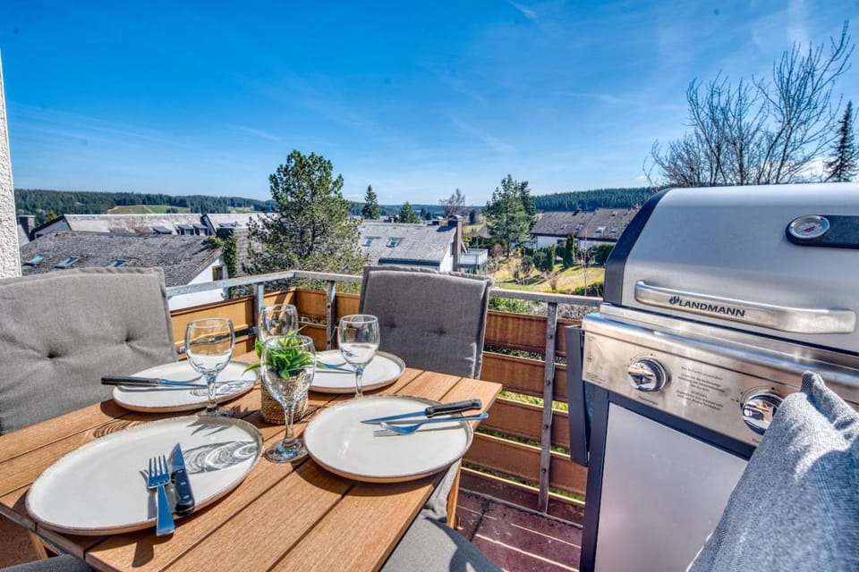 BBQ facilities, View (from property/room), Balcony/Terrace, Dining area