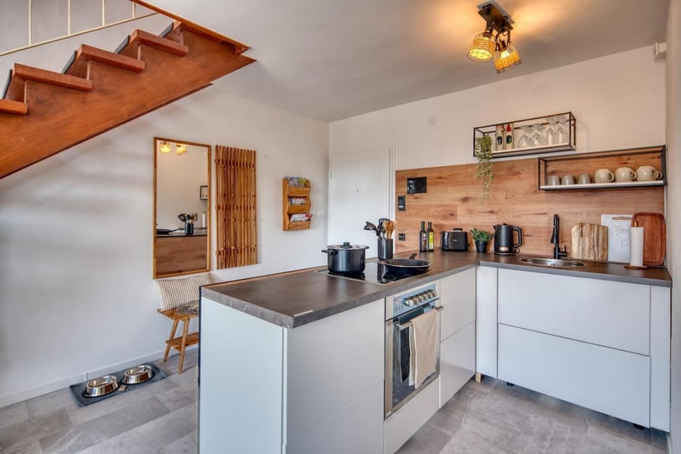 Coffee/tea facilities, Kitchen or kitchenette, dishwasher, oven, pet friendly, stove, toaster, kitchen