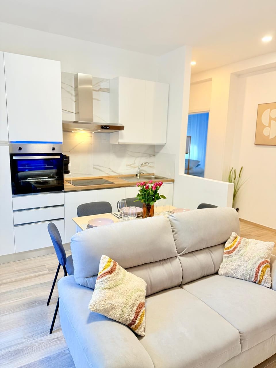 Kitchen or kitchenette, Living room, Seating area, Dining area, pet friendly, stove