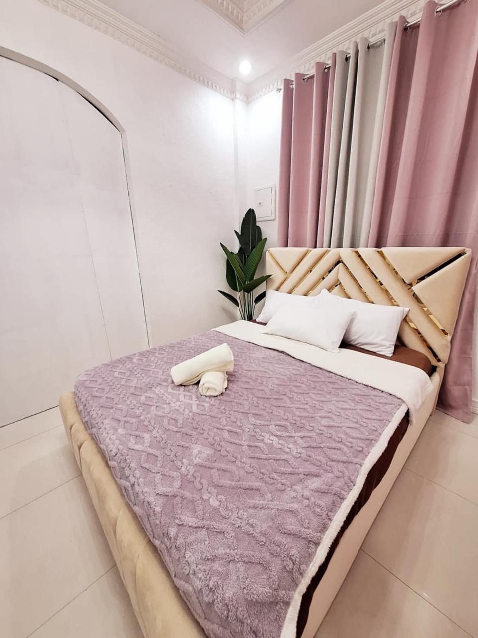 N3 Studio Room Apartment Transient House Ground Floor near Abreeza Mall, SPMC, SM Lanang, USEP Vacation rental in Davao City