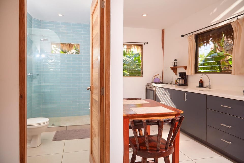 Bathroom, Kitchen or kitchenette, Dining area