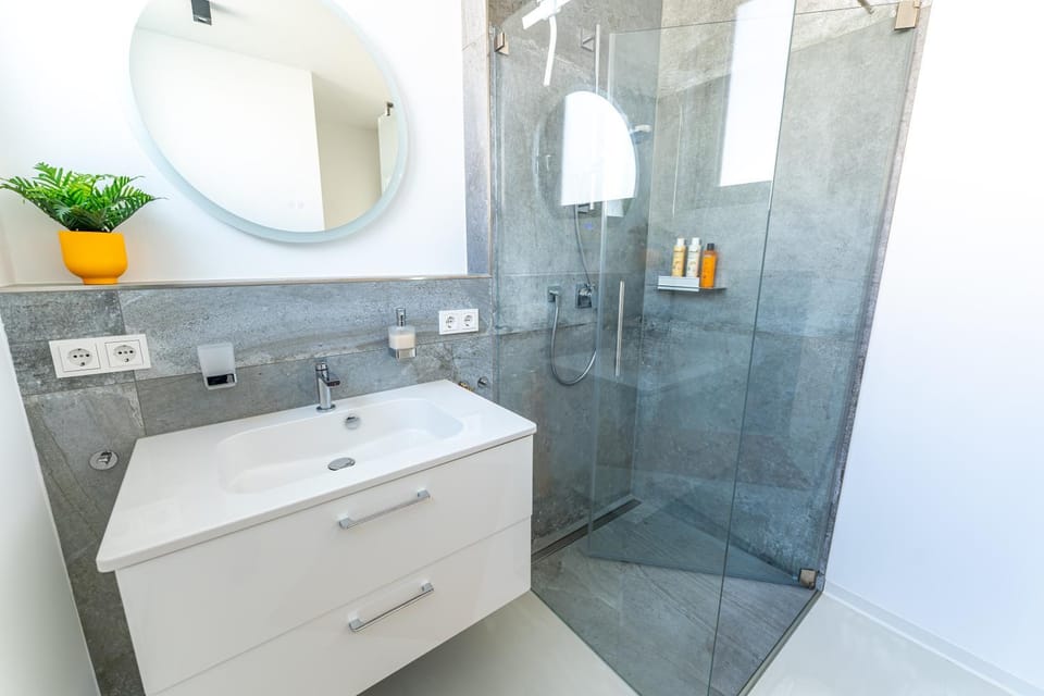 Shower, Bathroom