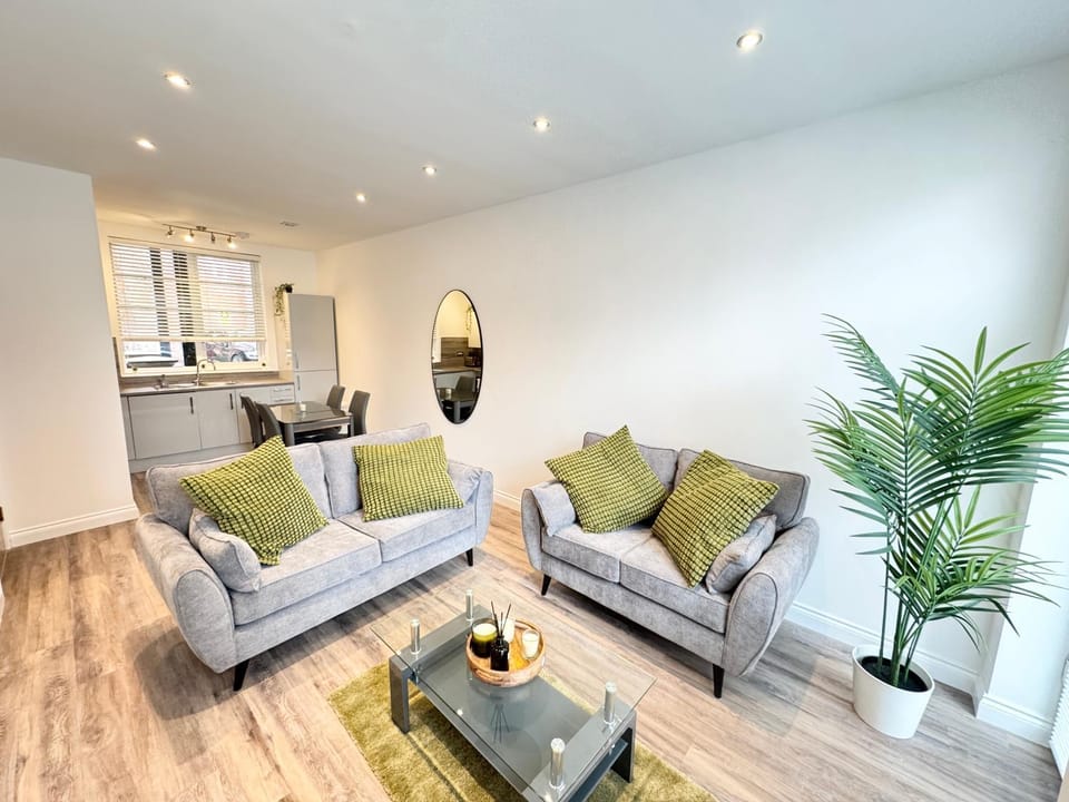 STUNNING APARTMENT - 2 DOUBLE BEDROOMS - EN-SUITE - FREE ALLOCATED PARKING - JQ QUARTER - BIRMINGHAM CITY CENTRE - SLEEPS 6 GUESTS - 2 BATHROOMs Apartment in Birmingham