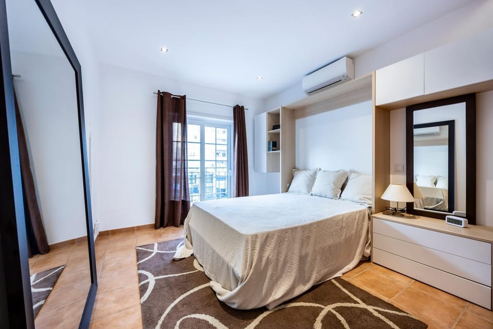 Bedroom, wardrobe, air conditioner