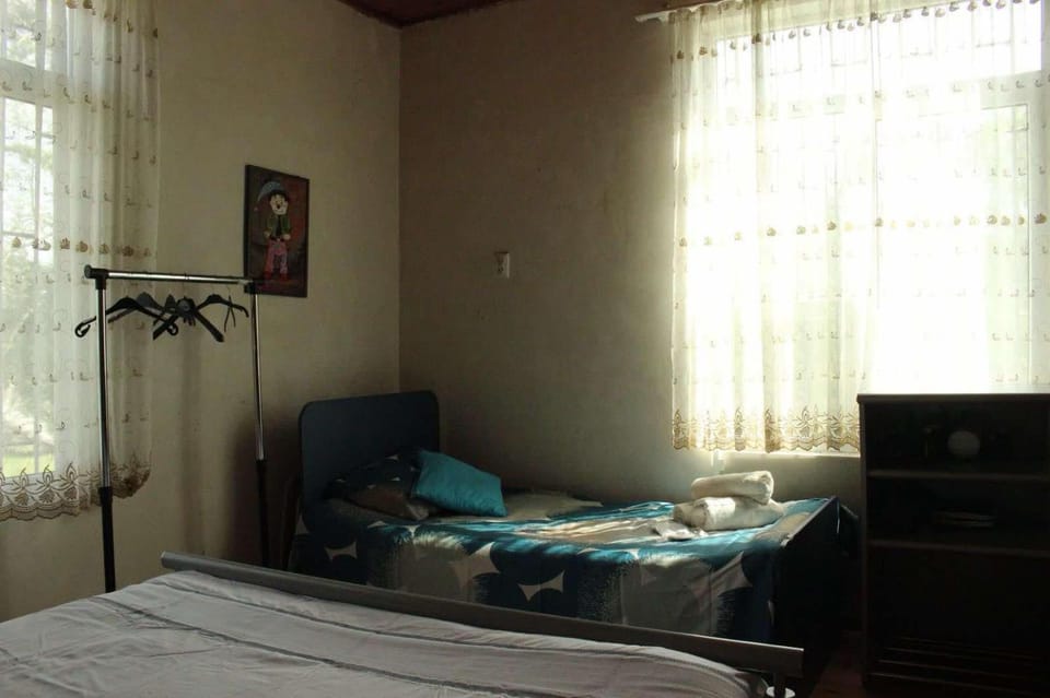 Bed, Bedroom, towels