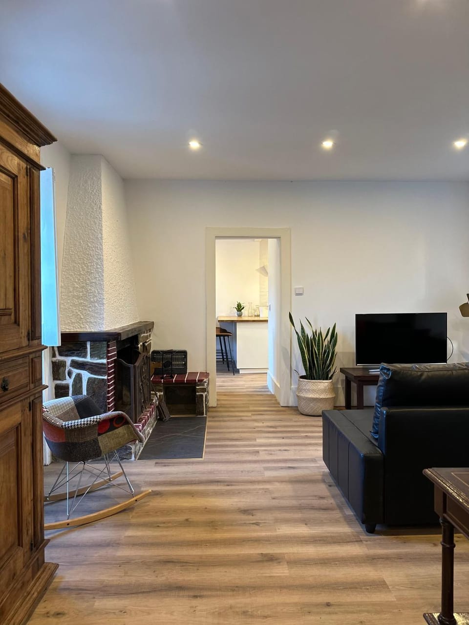 Communal lounge/ TV room, TV and multimedia, fireplace