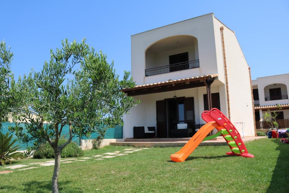 Facade/entrance, Garden