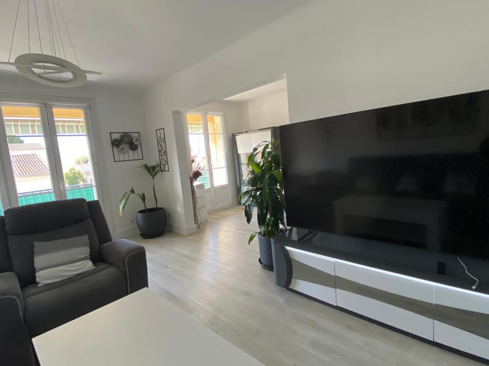 Appartement spacieux et lumineux Apartment in Provence-Alpes-Côte d'Azur
