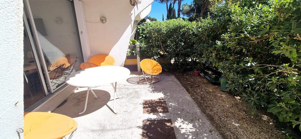 Property building, Patio, Garden