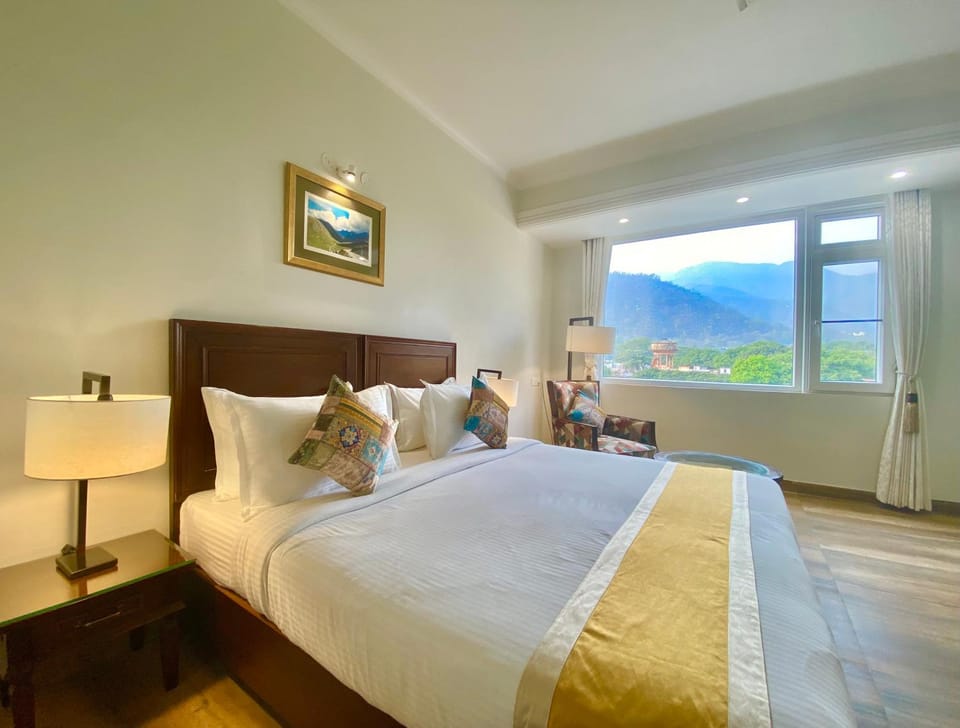 Bed, Photo of the whole room, Bedroom, Mountain view