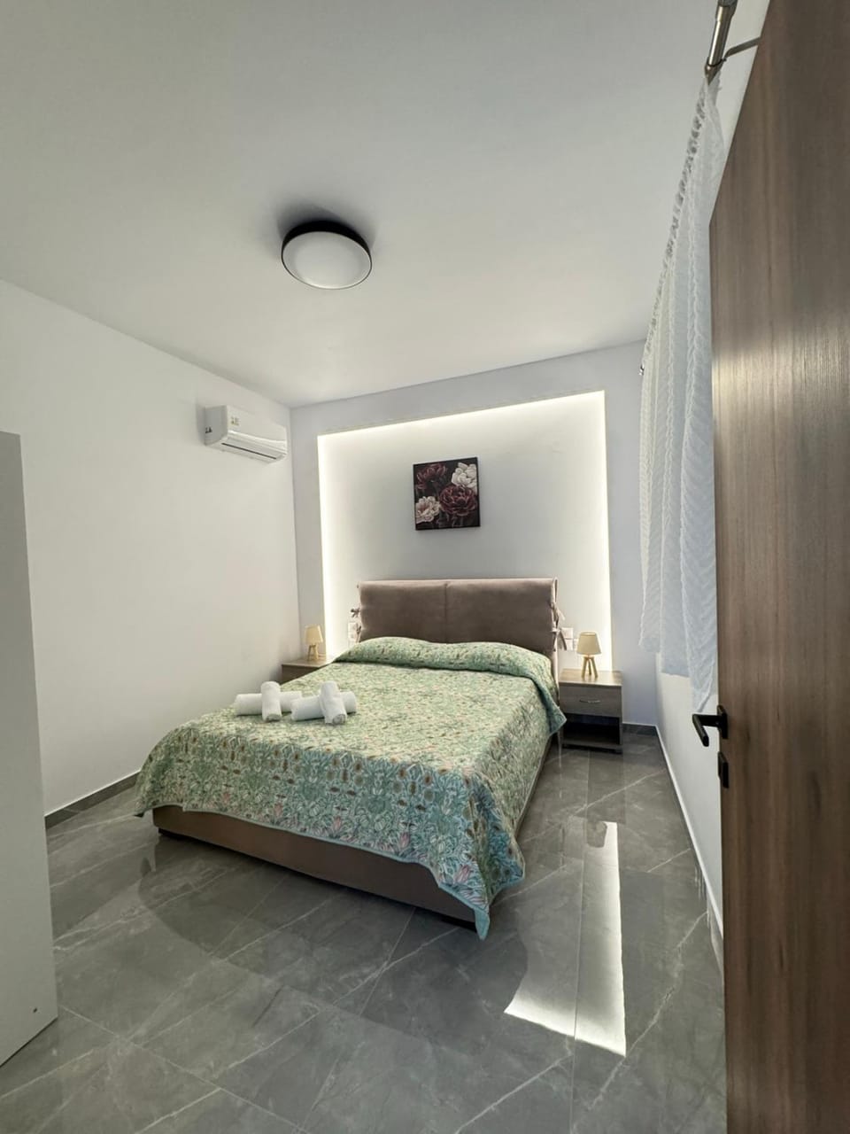 Bed, Bedroom, towels, wardrobe