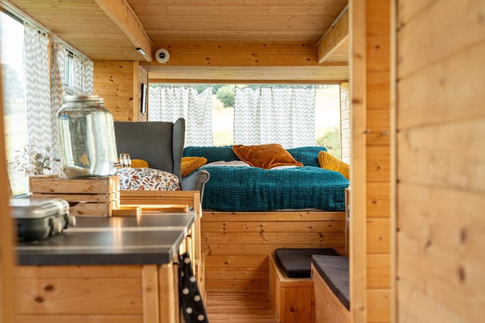Autobuseek - Unique Stay in Karosa 735 Luxury tent in Slovakia