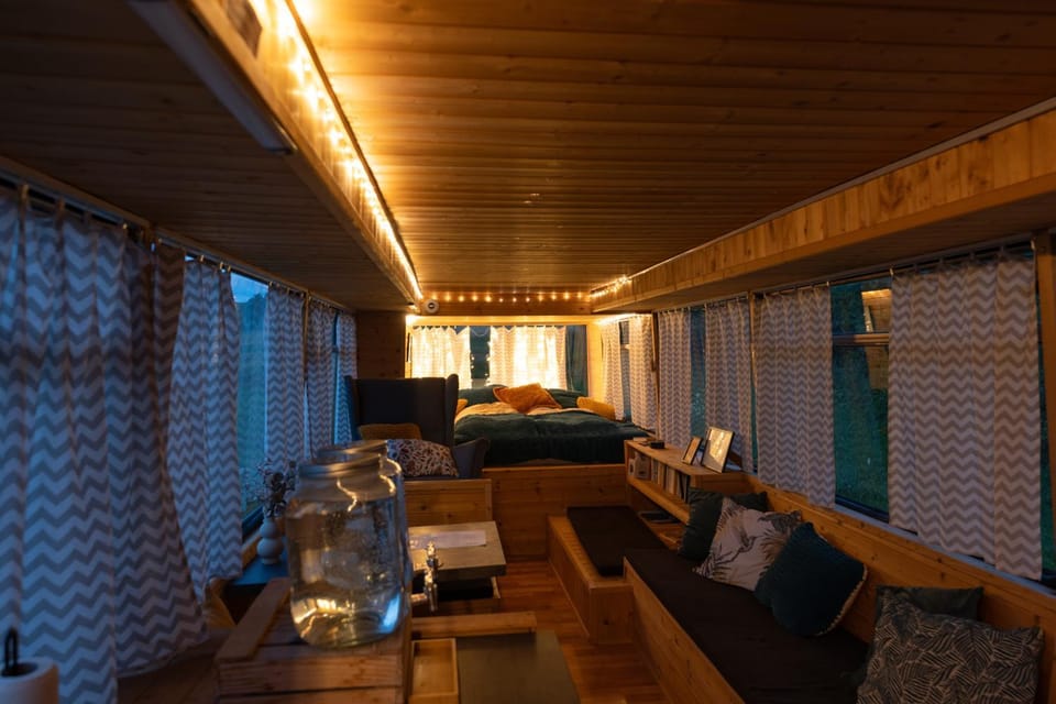 Autobuseek - Unique Stay in Karosa 735 Luxury tent in Slovakia