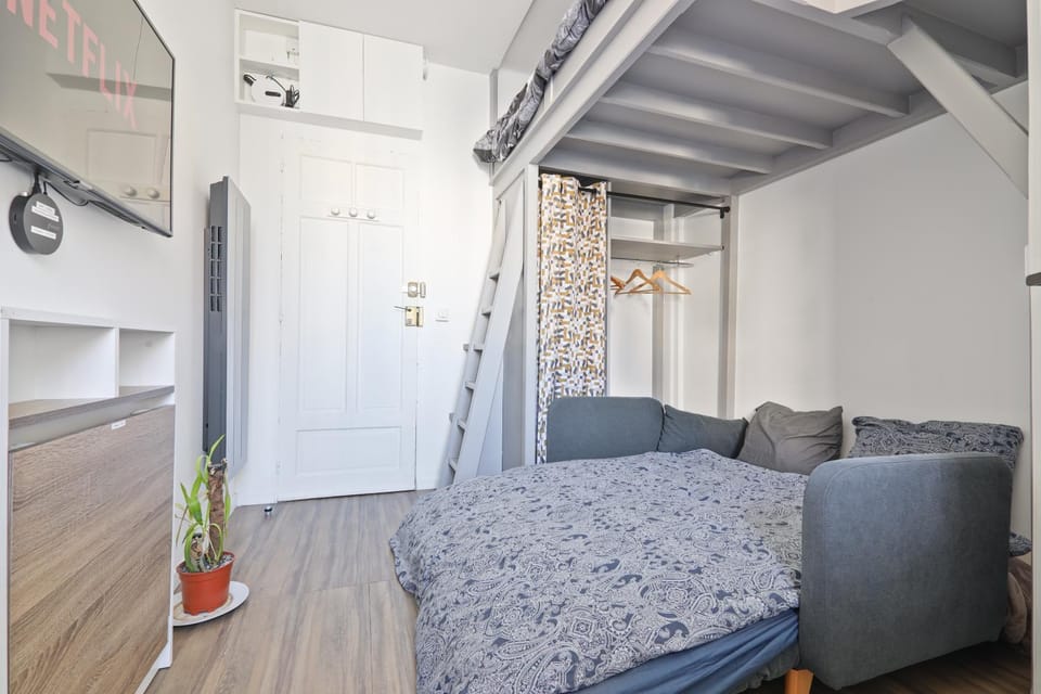 Bed, Living room, Photo of the whole room, Seating area, Bedroom, wardrobe