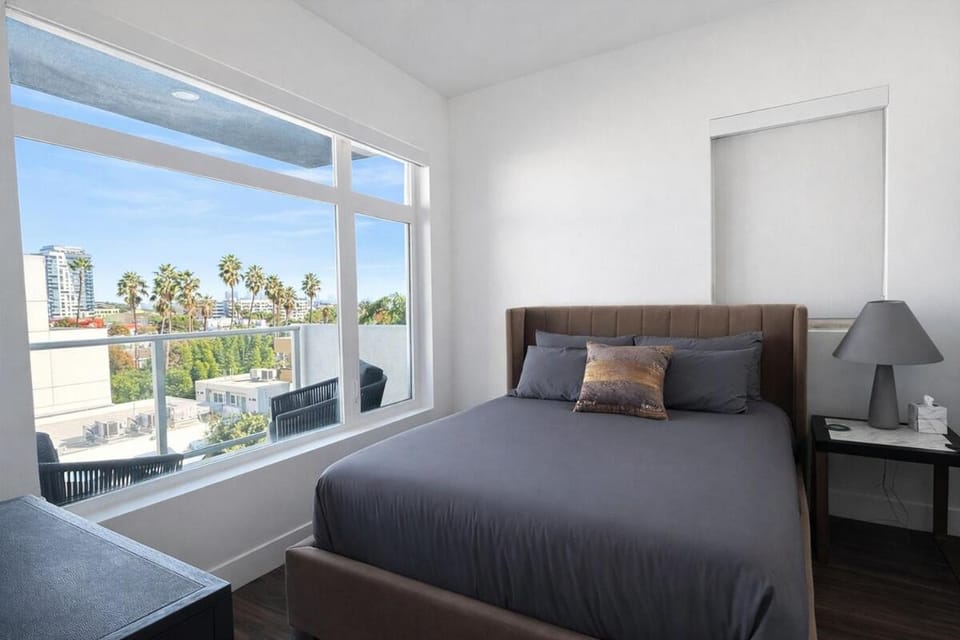 Designer 1 Bedroom Condo in Prime Hollywood Apartment hotel in Hollywood
