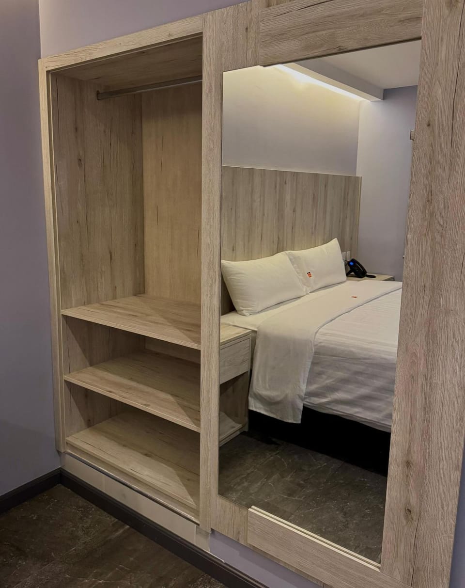 Bedroom, wardrobe