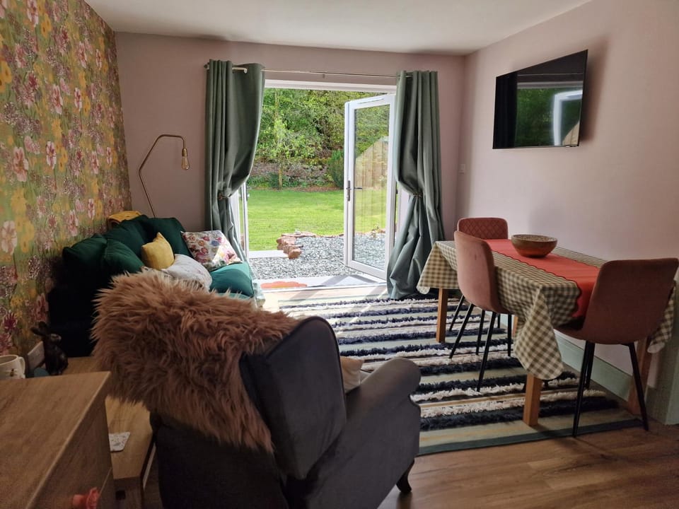 The Burrow by Blake View Holidays a peaceful boutique retreat 3 miles from Ennerdale- standard twin or super-king bed available Apartment in Copeland District