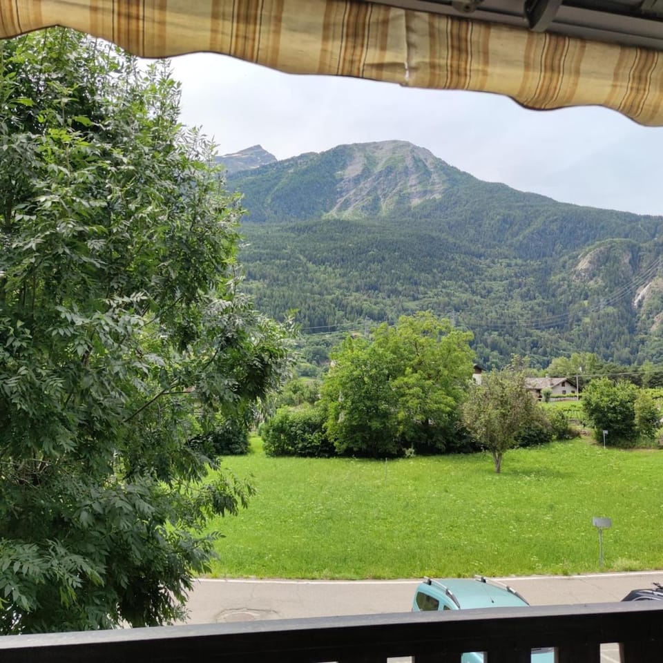 Sun & Relaxation La Tour Apartment in Morgex