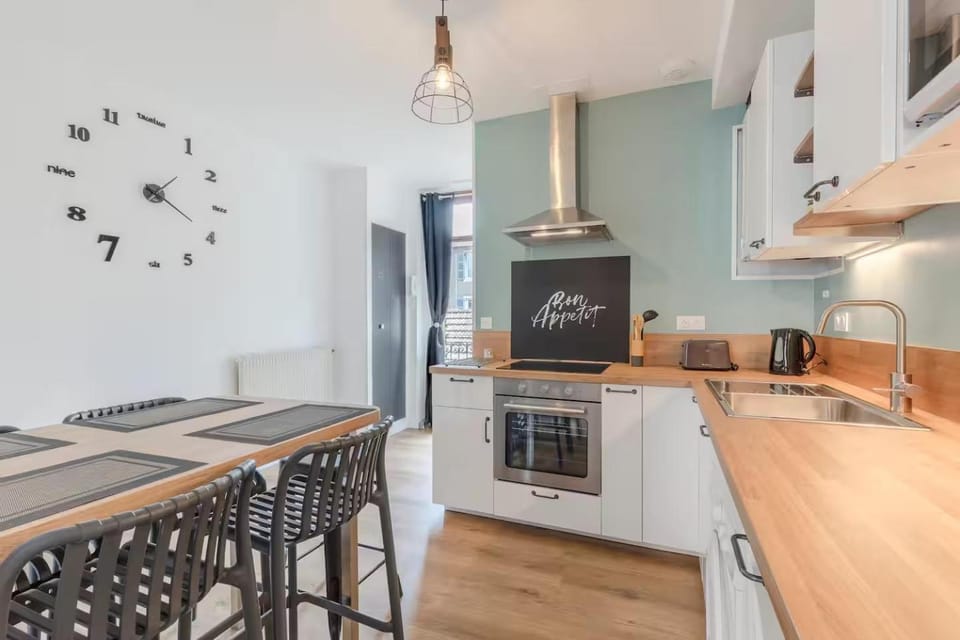 Kitchen or kitchenette, Dining area, oven, stove, toaster