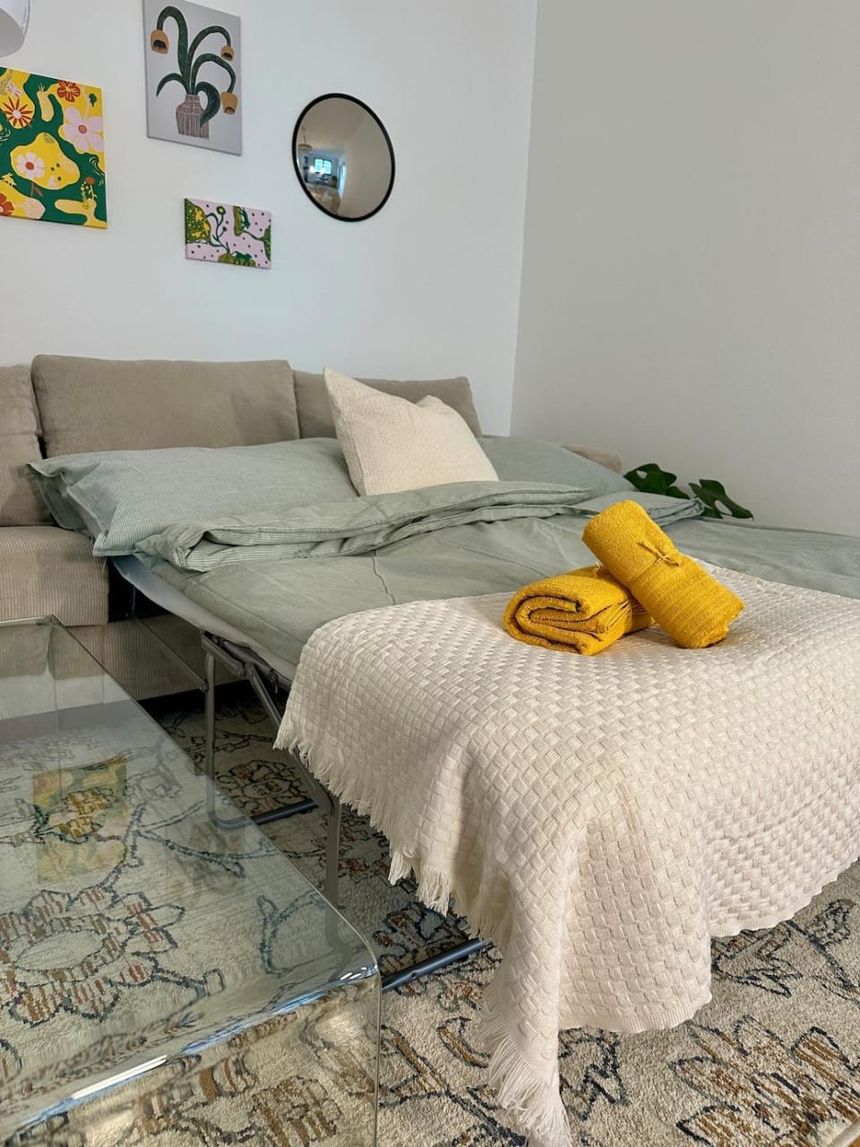 Bed, Living room