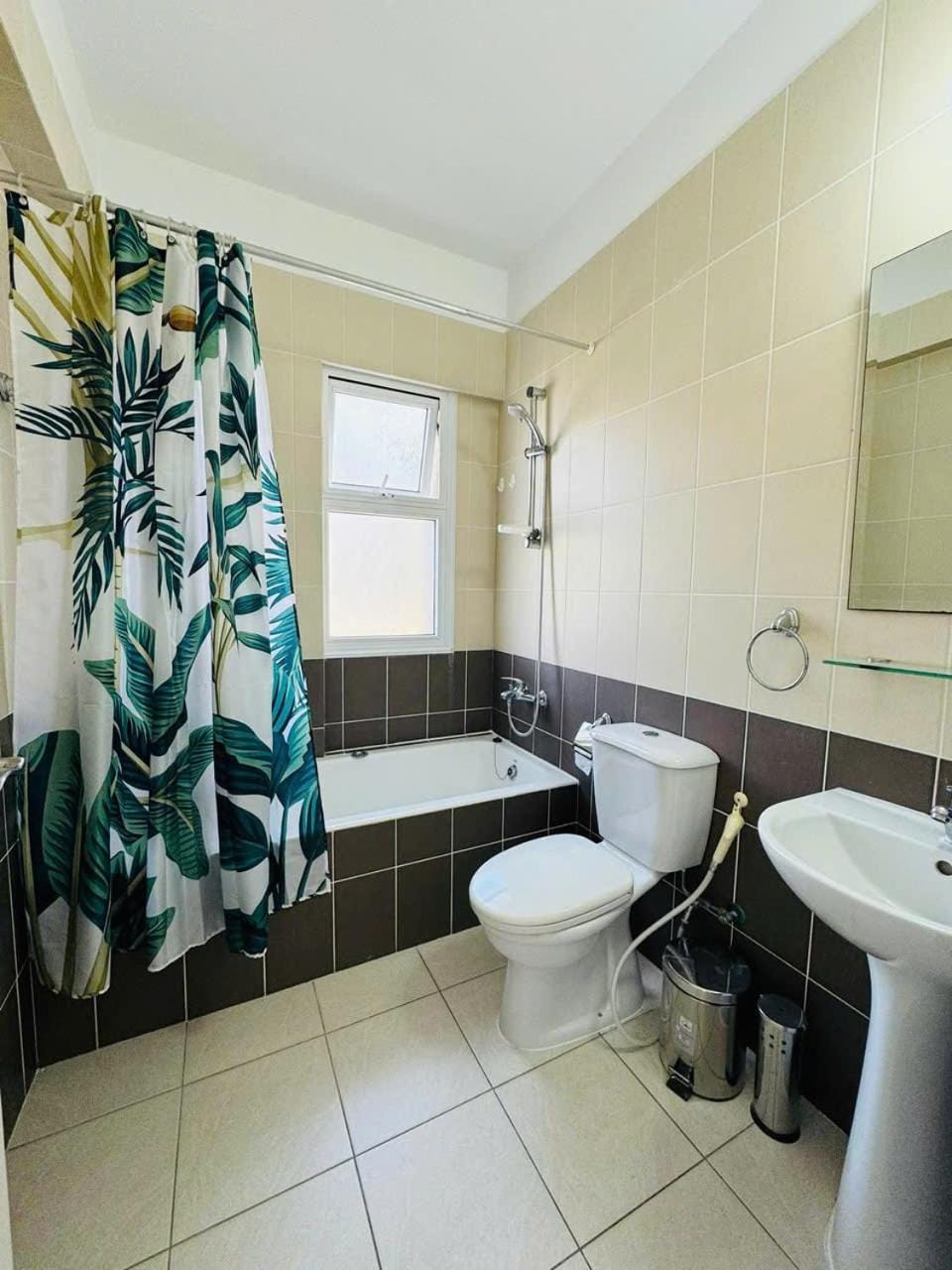Hesperides garden - Sunny 2BR Apt with Large Balcony, Pool, Central Paphos Apartment in Paphos