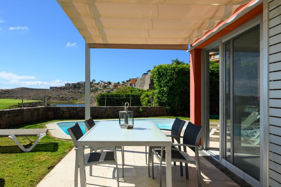 Spring, Day, Natural landscape, View (from property/room), Balcony/Terrace, Dining area, Mountain view, Pool view, Swimming pool, sunbed