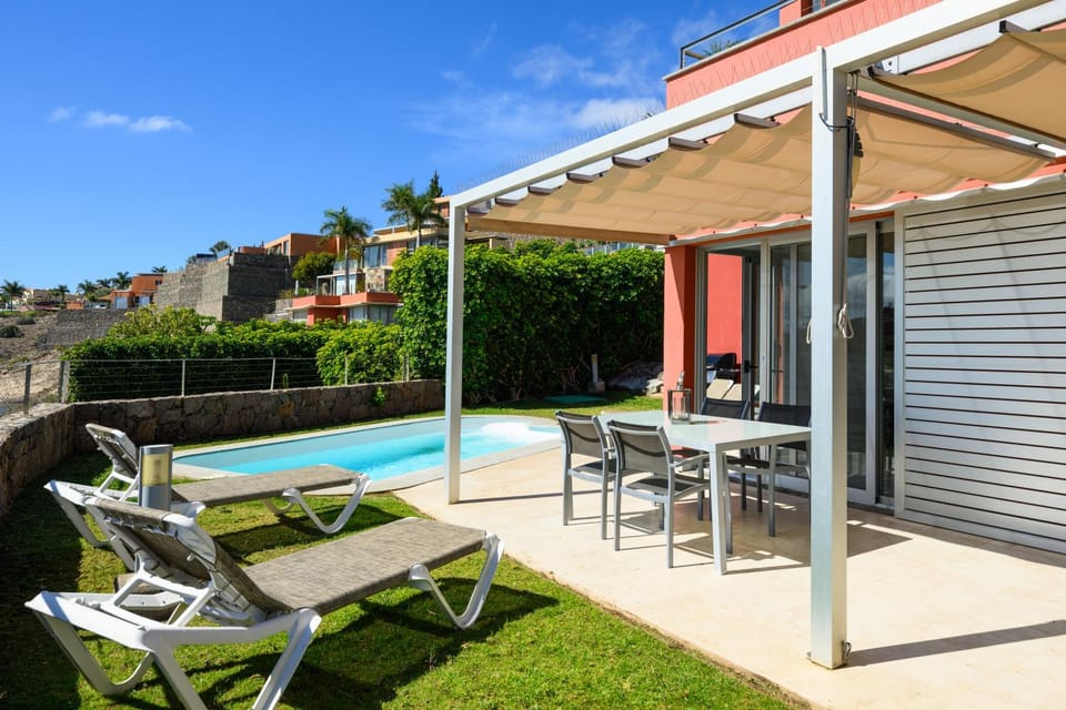 Spring, Day, Garden, Garden view, Swimming pool, sunbed