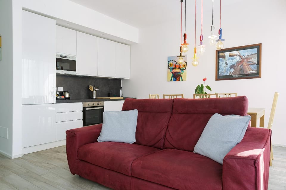 Kitchen or kitchenette, Living room, Seating area, Dining area, stove
