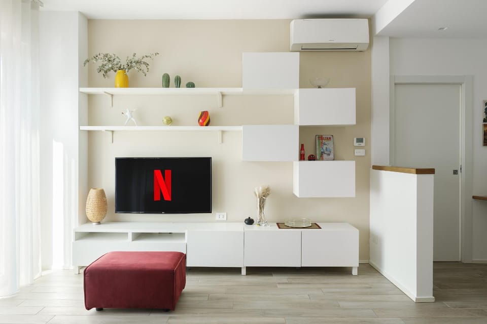 TV and multimedia, Seating area, wardrobe