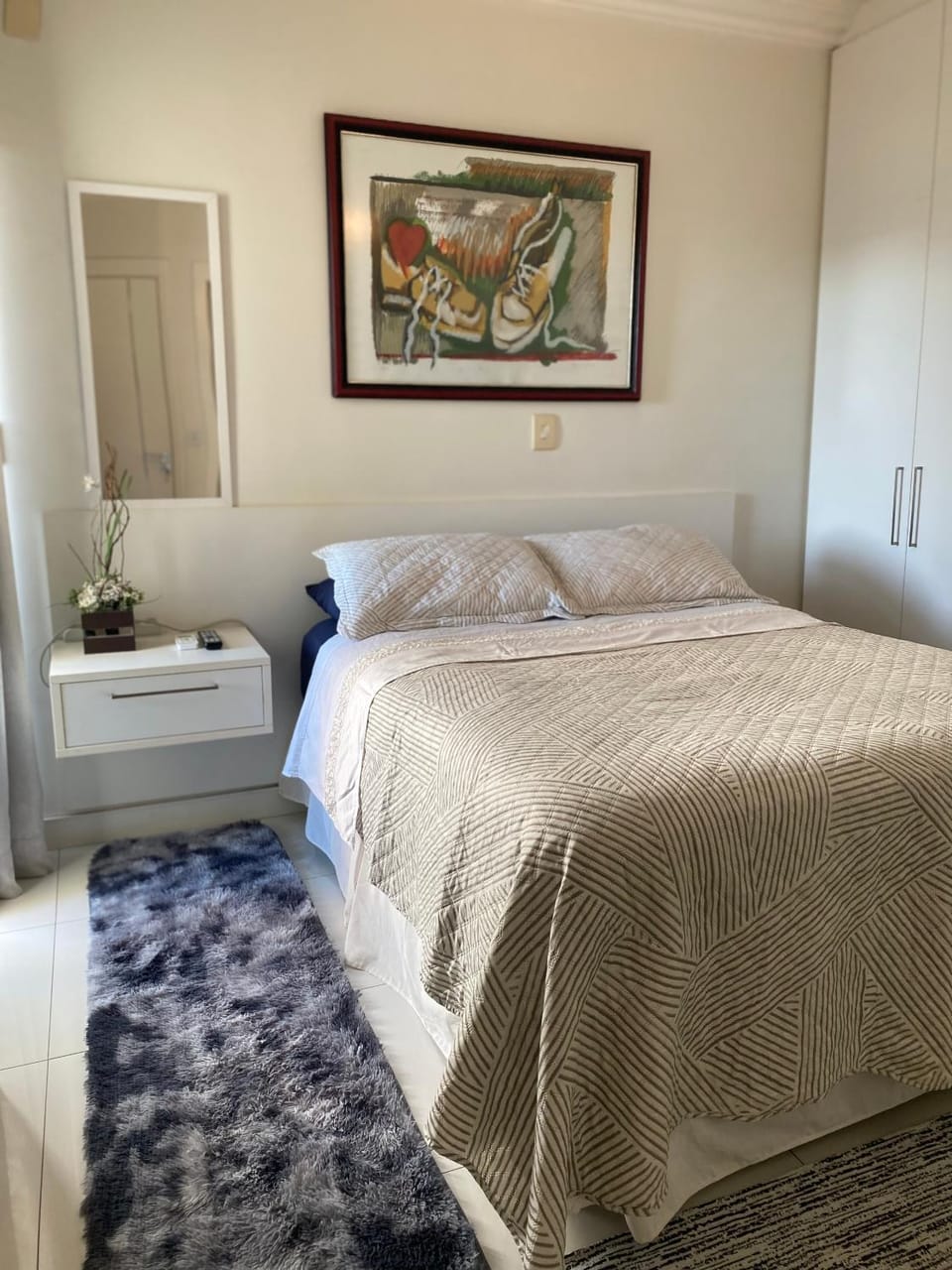 Photo of the whole room, Bedroom