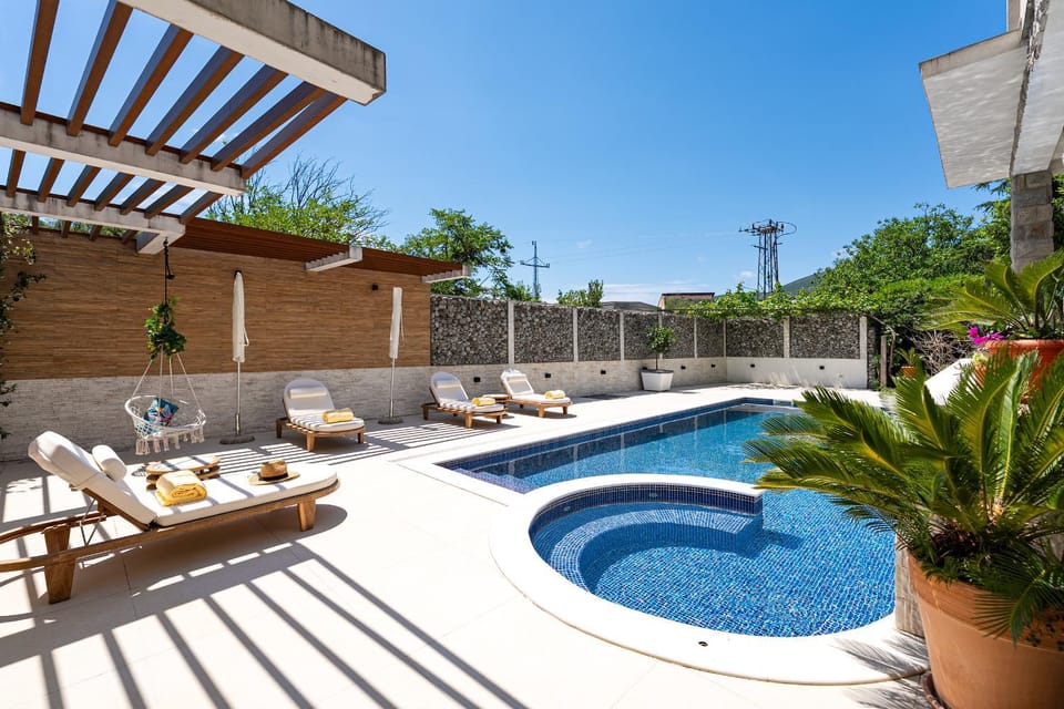 Swimming pool, sunbed