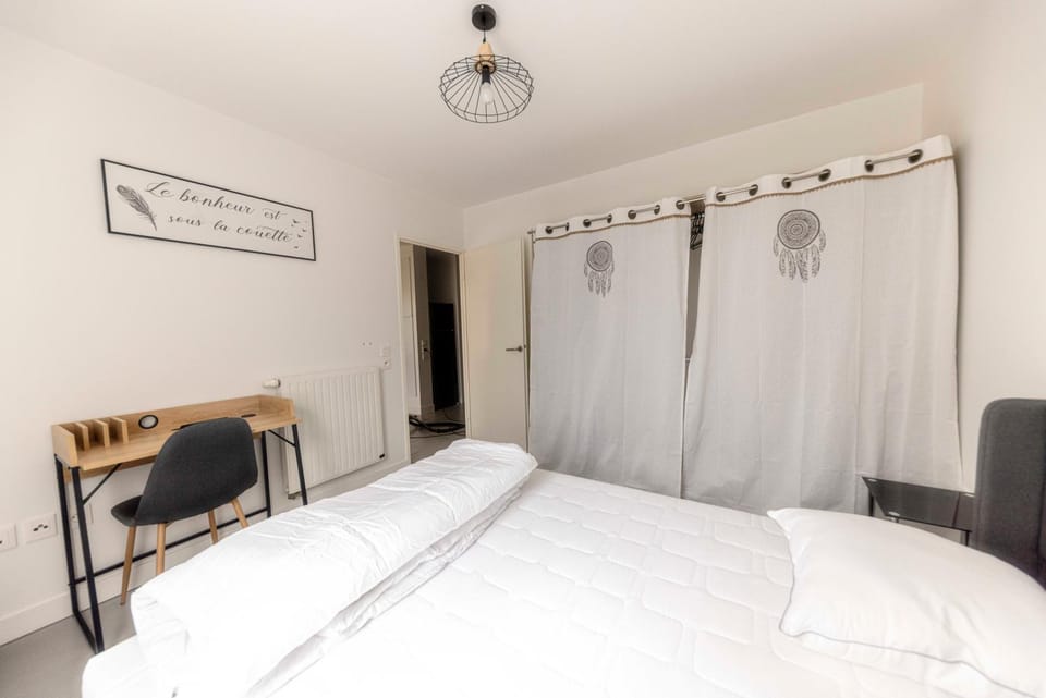 Bed, Photo of the whole room, Bedroom, wardrobe
