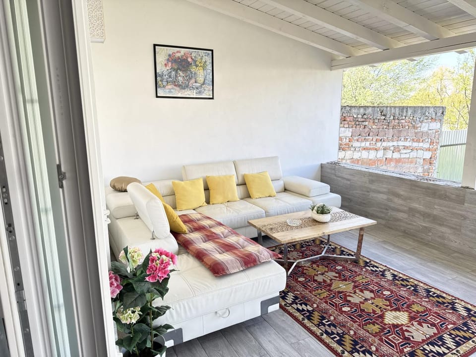 Nearby Lake Romantic Retreat R Bed and Breakfast in Timisoara