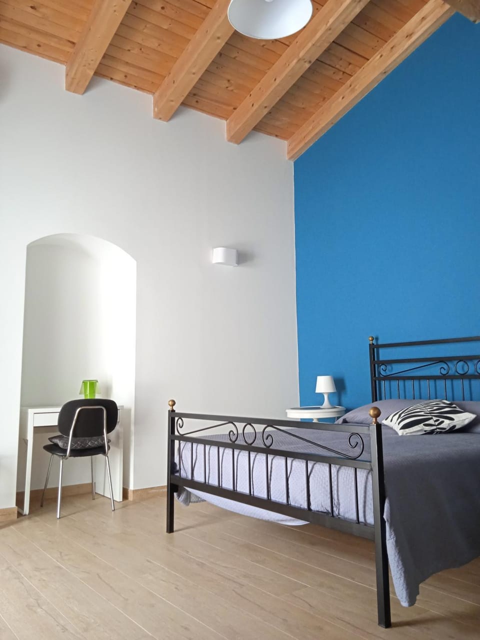 Bed, Photo of the whole room, Bedroom, cot