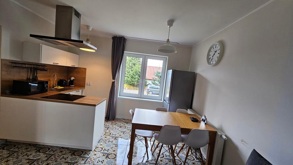 Coffee/tea facilities, Kitchen or kitchenette, stove