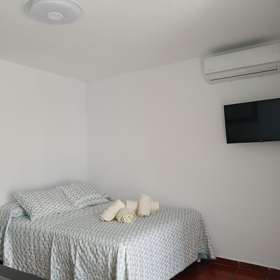 Bed, TV and multimedia, Bedroom, air conditioner