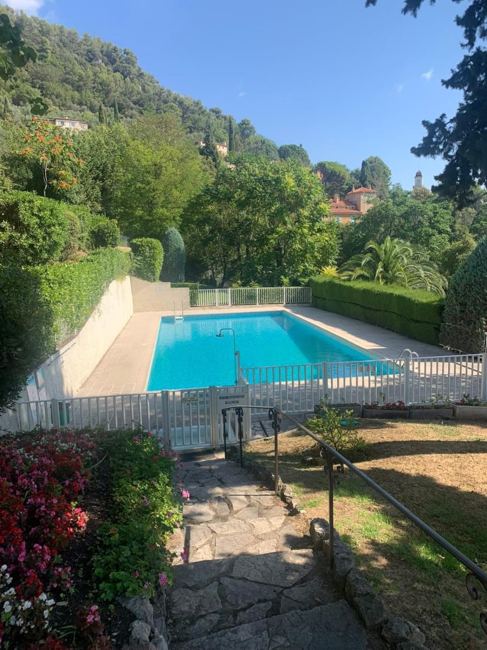 Nice 4 bedroom apartment with sea view - air conditioning - pool Apartment in Grasse