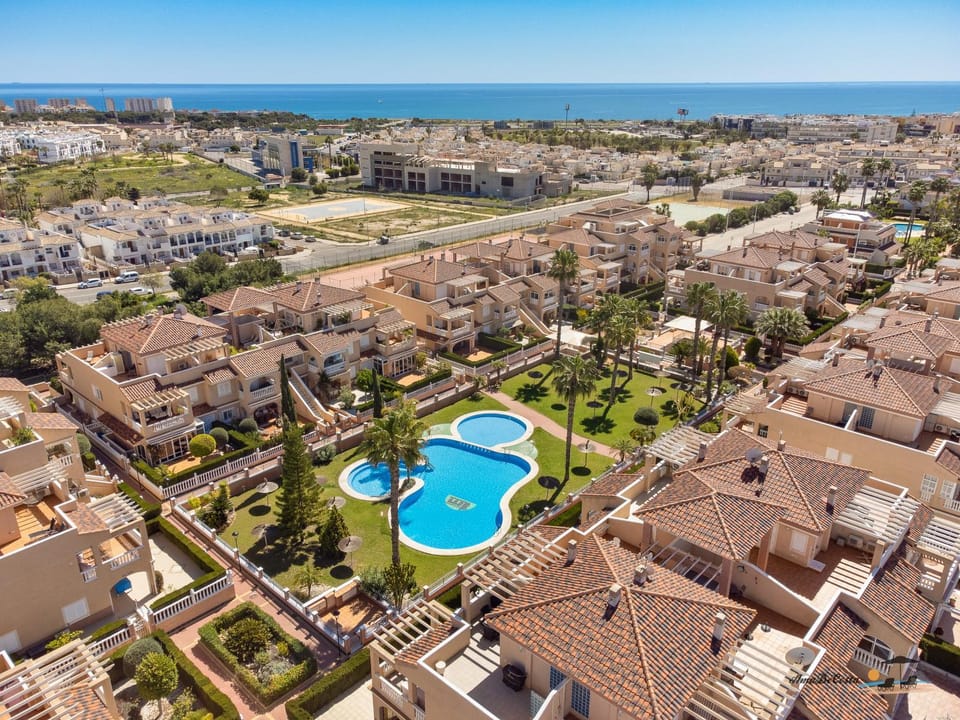 Bird's eye view, City view, Swimming pool